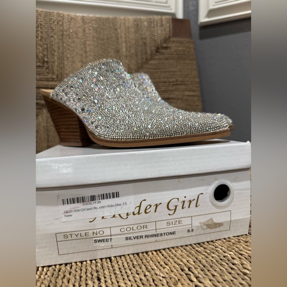 A Rider Girl Silver Rhinestone Mules
Excellent condition - Picture 1 of 7